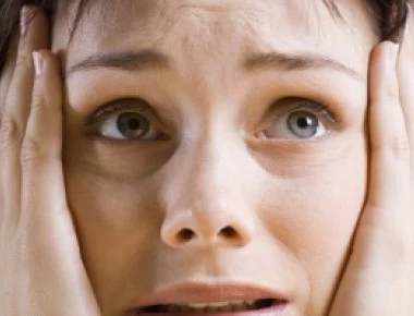 Τα συμπτώματα που δείχνουν ότι βιώνεις κρίση πανικού